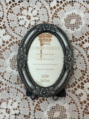 Vintage Connoisseur Silver Gray Picture Frame 2x3 Mini Floral